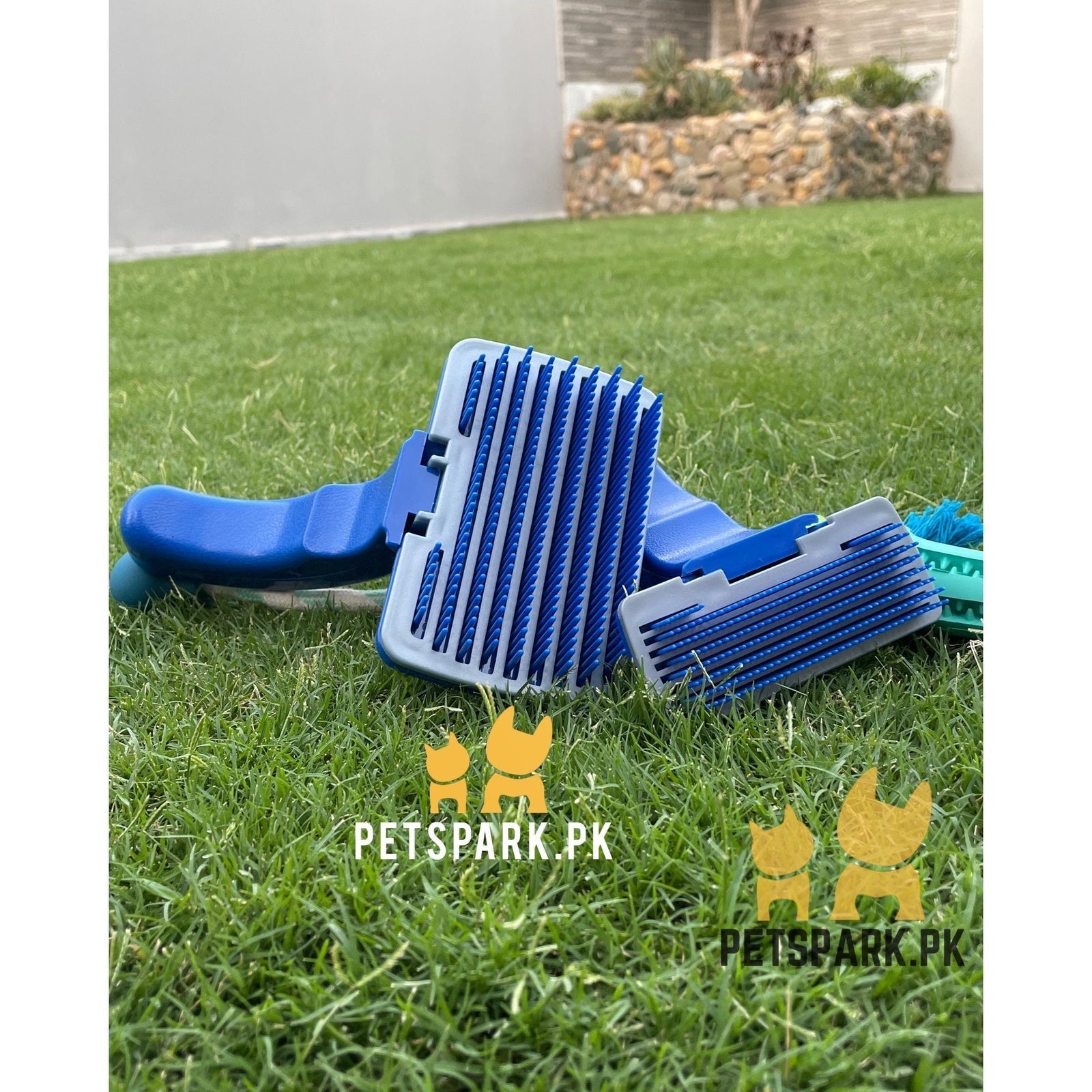 Blue Button Slicker Brush for Cats and Dogs